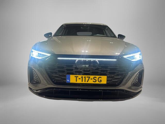 Audi Q8 Sportback e-tron 55 quattro S Edition 408pk / 115 kWh · Panoramadak · Bang & Olufsen sound · Stoel,-Stuur & achterbank verwarmd · Leder · 21'' Velgen · Apple/Android Car Play · Camera · Dodehoeksensoren· ·