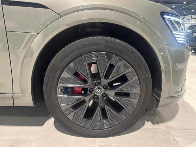 Audi Q8 Sportback e-tron 55 quattro S Edition 408pk / 115 kWh · Panoramadak · Bang & Olufsen sound · Stoel,-Stuur & achterbank verwarmd · Leder · 21'' Velgen · Apple/Android Car Play · Camera · Dodehoeksensoren· ·