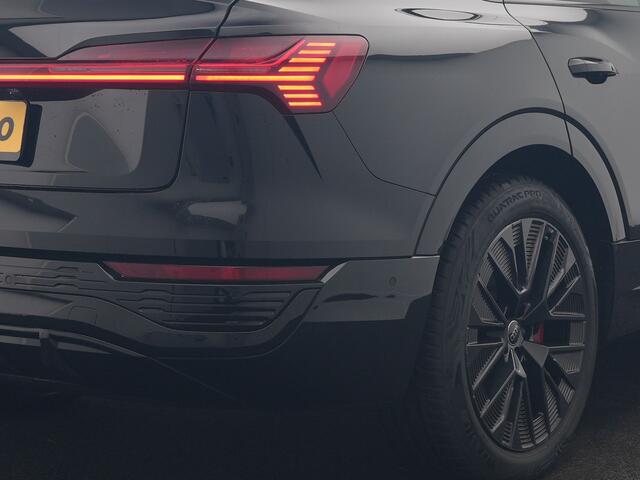 Audi Q8 Sportback e-tron 55 quattro 2x S Line 114 kWh 408pk Dealer O.H. | Luchtvering | Panodak | Head Up | 360 Camera | Matrix LED | Alcantara Sportstoelen Memory & Verwarmd | Keyless | Sfeerverlichting | Apple Carplay | Navigatie | DAB |