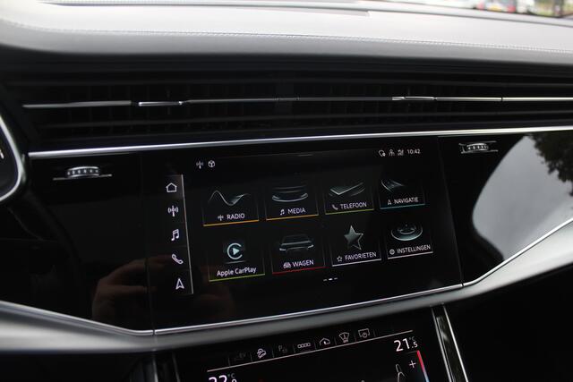 Audi Q8 55 TFSI e quattro Pro Line Plus / Trekhaak / 360Camera / Head-up / Softclose / Matrix LED / 22'' / RS Seats / B&O / Sfeerverlichting / Stoelmassage+Ventilatie / Stuurverwarming / Dodehoek / DAB / ACC