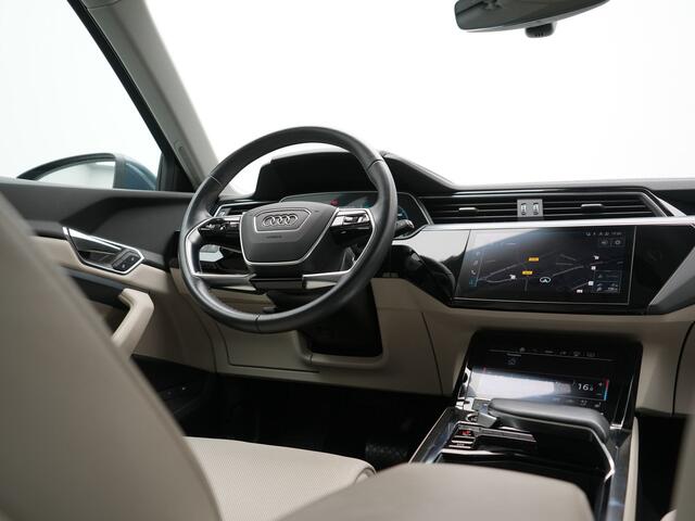 Audi Q8 e-tron 55 quattro S Line 114 kWh 408pk Dealer O.H | Trekhaak Afn. | Adaptive Cruise | Camera | Head Up | Matrix LED | Lederen Sportstoelen Memory & Ventilatie | Apple Carplay | Virtual | Stoelverwarming | Navigatie | DAB | 20"L.M |