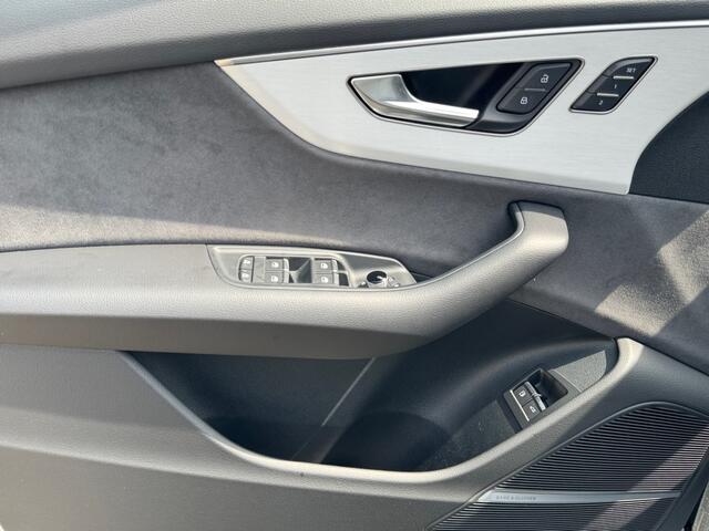 Audi Q8 55 TFSI e quattro Pro Line S Optiekpakket zwart | Rood gespoten remzadels | Glazen panoramadak