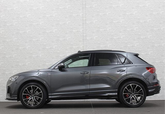 Audi RS Q3 45e 245pk S-Line | RS-Leder | Panorama | LED-Matrix | Camera | Virtual Cockpit | Carplay | Cruise Contol | 12-2022 | 28dkm | Side Assist | Elektr. A-Klep | Keyless-Entry | Stoelverwarming | Climate Control | Dodehoek |Rijklaarprijs incl. Bovag garantie.