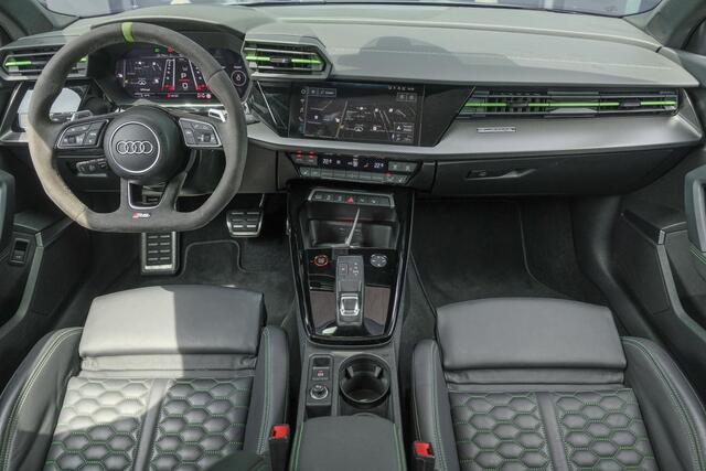Audi RS3 Sportback 2.5 TFSI 400pk Quattro Hulk Panoramadak *BTW* Keramisch VOL! Massage B&O audio RS Dynamic