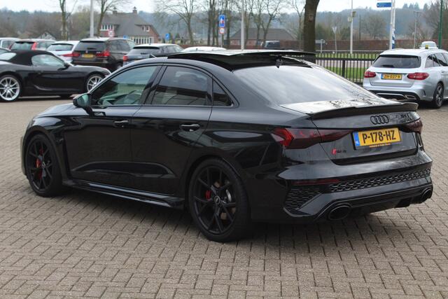 Audi RS3 Limousine 2.5 TFSI quattro / Verlengd Garantie / Milltek / Keramisch / Panoramadak / Camera / Head-up / B&O / Matrix LED / ACC / Leder