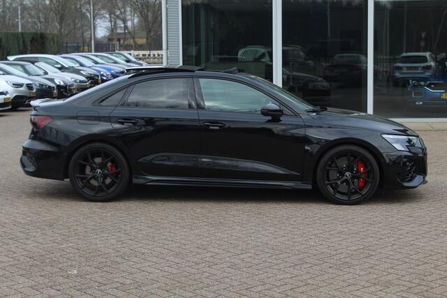 Audi RS3 Limousine 2.5 TFSI quattro / Verlengd Garantie / Milltek / Keramisch / Panoramadak / Camera / Head-up / B&O / Matrix LED / ACC / Leder