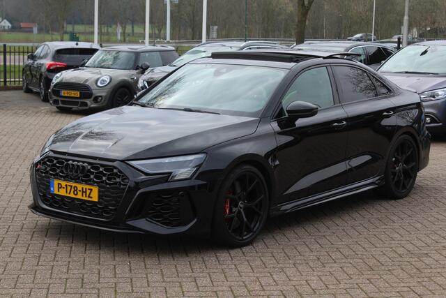 Audi RS3 Limousine 2.5 TFSI quattro / Verlengd Garantie / Milltek / Keramisch / Panoramadak / Camera / Head-up / B&O / Matrix LED / ACC / Leder