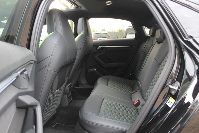 Audi RS3 Limousine 2.5 TFSI quattro / Verlengd Garantie / Milltek / Keramisch / Panoramadak / Camera / Head-up / B&O / Matrix LED / ACC / Leder