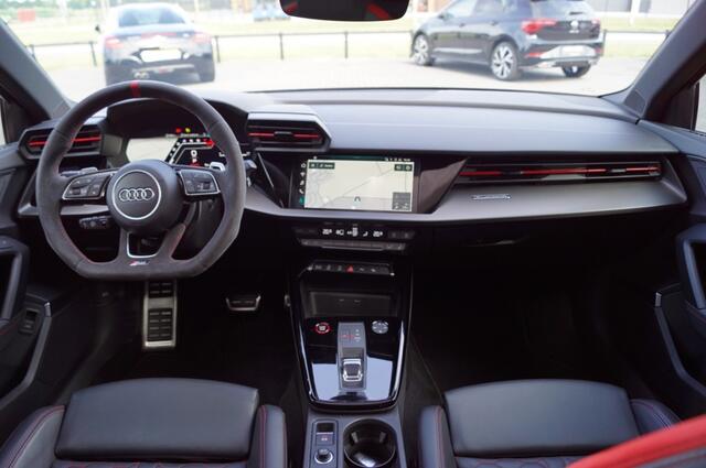 Audi RS3 Sportback 2.5 TFSI 400pk Quattro Pano BenO RS-Design 19'' ACC