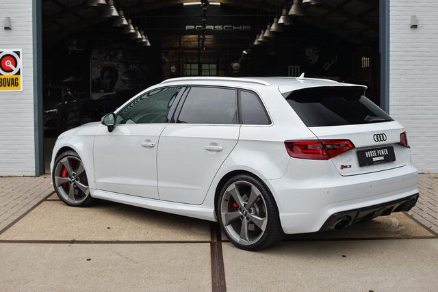 Audi RS3 Sportback 2.5 TFSI Quattro Pro Line Plus *RS Schaalstoelen | Pano | B&O | Magnetic Ride | Carbon | Blindspot*
