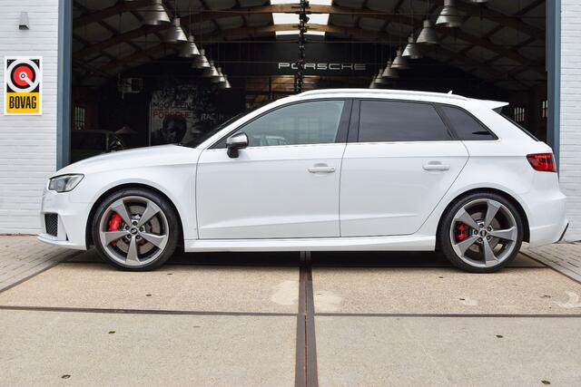 Audi RS3 Sportback 2.5 TFSI Quattro Pro Line Plus *RS Schaalstoelen | Pano | B&O | Magnetic Ride | Carbon | Blindspot*
