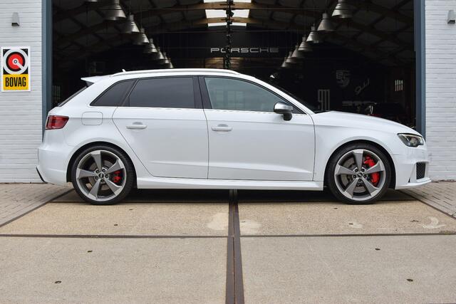 Audi RS3 Sportback 2.5 TFSI Quattro Pro Line Plus *RS Schaalstoelen | Pano | B&O | Magnetic Ride | Carbon | Blindspot*