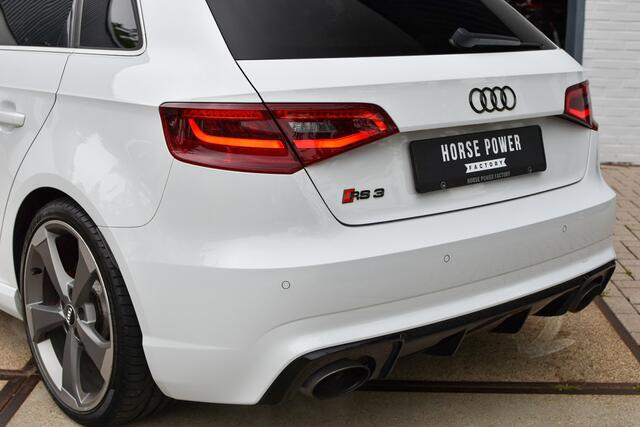 Audi RS3 Sportback 2.5 TFSI Quattro Pro Line Plus *RS Schaalstoelen | Pano | B&O | Magnetic Ride | Carbon | Blindspot*