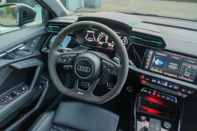 Audi RS3 Sportback 2.5 TFSI 400PK Quattro Hulk Panoramadak *BTW* Keramisch VOL! Massage B&O audio RS Dynamic