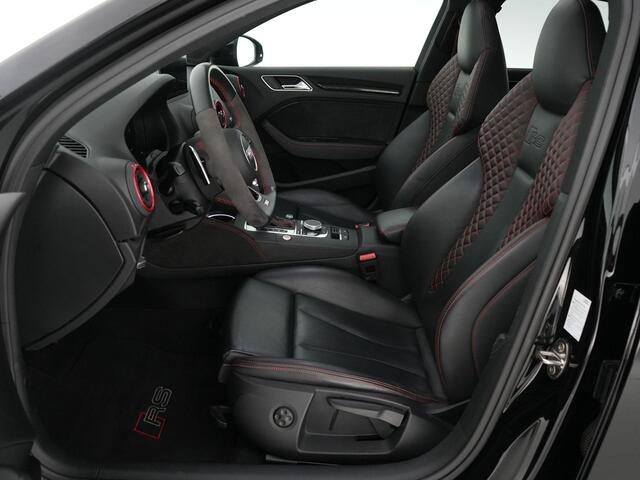 Audi RS3 Limousine 2.5 400pk TFSI quattro |panoramadak|RS-seats|B&O|blind spot|ACC|parkeercamera|stoelverwarming|