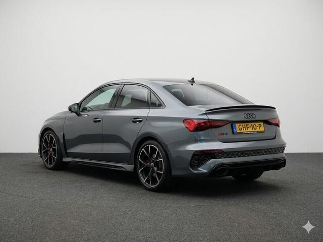 Audi RS3 A3 Limousine 2.5 TFSI quattro 400pk | Panoramadak | 3-spaaks sport afgevlakt stuurwiel | Adaptief onderstel | SONOS Premium 3D Audio