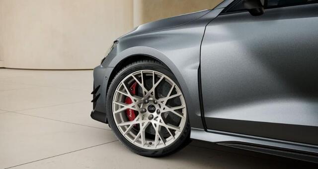 Audi RS3 Sportback quattro competition limited nr. 594 | Lak Gletsjerwit mat Exclusive | RS schaalstoelen exclusive | Panoramadak | Head-up Display | Carbon dakspoiler |