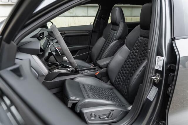 Audi RS3 Sportback 2.5 TFSI RS3 400PK Quattro / B&O / panoramadak / Matrix