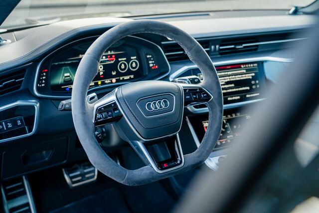 Audi RS6 Performance Quattro 630pk Dark olive green Porsche (Audi Exclusive) | B&O Advanced | Dynamic plus incl. keramische remmen | RS design pakket grijs plus | Alcantara hemel | DRC | assistentiepakket plus | panorama dak | 22 inch Neodyme Performance velgen | 