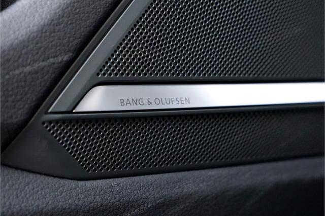 Audi RS6 Avant 4.0 TFSI 441kW/600pk Aut8 Quattro Performance LUCHTVERING + SOFTCLOSE + BANG&OLUFSEN + STANDKACHEL + 360 CAMERA + HEAD-UP + DUBBEL GLAS + ADAPT.CRUISE + LANE ASSIST + MATRIX LED + STOELVERWARMING&-VENTILATIE + HEAD-UP + EL.TREKHAAK + 22" LM-VELGEN!!