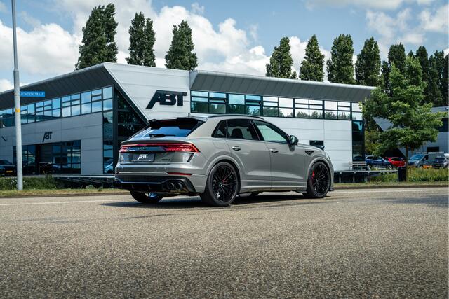 Audi RSQ8 ABT RSQ8-S 4.0 TFSI 700 | ABT HR23 Glossy Black | Audi Exclusive | Carbon optiek | Dynamic Plus | RS design pakket rood | Panorama dak | Assistentiepakket plus | Carbon spiegels | Servosluiting | Matt carbon interie | ABT Export exhaust | Matrix LED | Ker