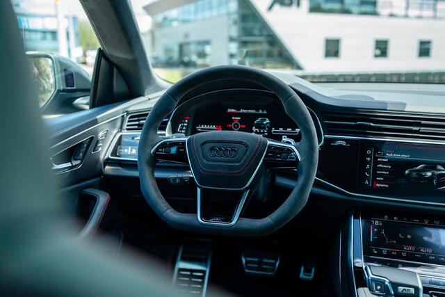Audi RSQ8 ABT RSQ8-S 4.0 TFSI 700 | ABT HR23 Glossy Black | Audi Exclusive | Carbon optiek | Dynamic Plus | RS design pakket rood | Panorama dak | Assistentiepakket plus | Carbon spiegels | Servosluiting | Matt carbon interie | ABT Export exhaust | Matrix LED | Ker
