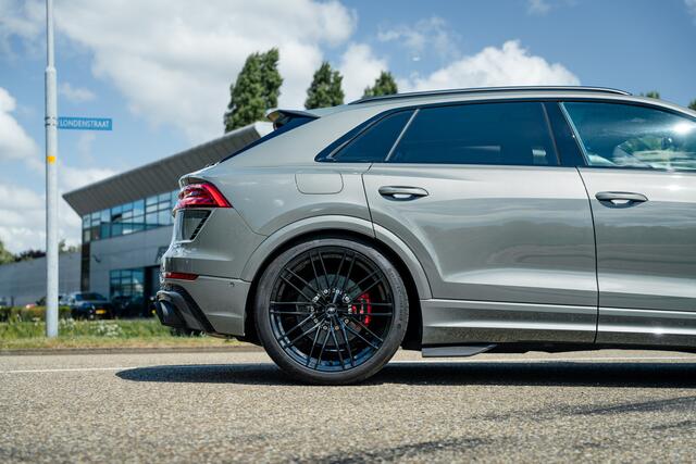 Audi RSQ8 ABT RSQ8-S 4.0 TFSI 700 | ABT HR23 Glossy Black | Audi Exclusive | Carbon optiek | Dynamic Plus | RS design pakket rood | Panorama dak | Assistentiepakket plus | Carbon spiegels | Servosluiting | Matt carbon interie | ABT Export exhaust | Matrix LED | Ker