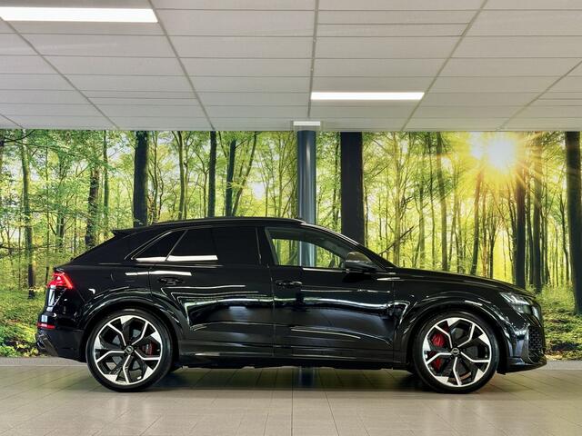 Audi RSQ8 4.0 TFSI RS Q8 quattro | Carbon Optiek Pakket | Dynamic Plus | Keramisch | 23'' lichtmetaal | Panoramadak | Massage | 600 Pk! | Head-up display | Trekhaak | Bang & Olufson |