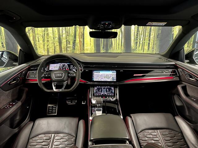 Audi RSQ8 4.0 TFSI RS Q8 quattro | Carbon Optiek Pakket | Dynamic Plus | Keramisch | 23'' lichtmetaal | Panoramadak | Massage | 600 Pk! | Head-up display | Trekhaak | Bang & Olufson |