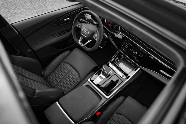 Audi RSQ8 ABT Legacy Edition 1 of 125 760pk | Audi exclusive lak | RS Designpakket grijs | Advanced onderstel | B&O Advanced | Panoramadak | Massagefunctie | Carbon | Assistentiepakket city + parking | Servosluiting | Trekhaak