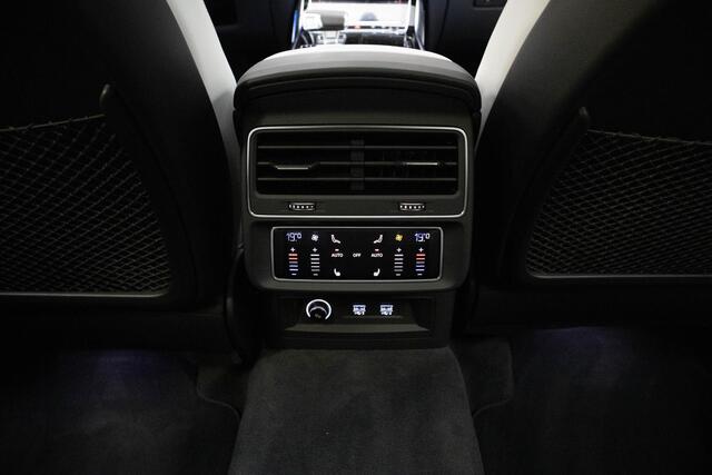 Audi RSQ8 4.0 TFSI RS Q8 quattro | B&O Advanced | Audi exclusive Leder | City | Tour | Parking | Panorama | Trekhaak | 23 Inch | Matrix |