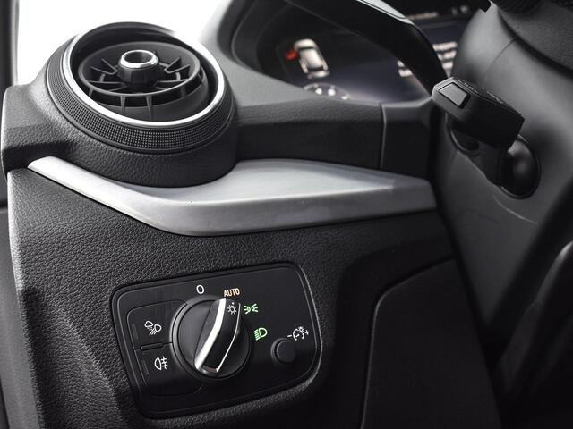 Audi SQ2 2.0TFSI/300PK · Panoramadak · Drive select · Camera + Parkeersensoren