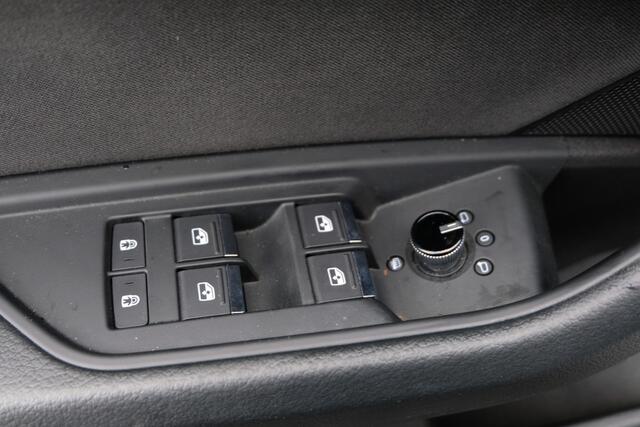 Audi e-tron e-tron 55 quattro 408 PK advanced 95 kWh AUTOMAAT / NAVI / CLIMA / CRUISE / FULL LED / PDC / LMV / LICHT & REGEN SENSOR