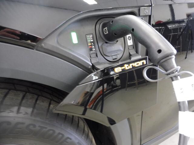 Audi e-tron 50 quattro edition 71 kWh 3 FASE 313PK Luchtvering | Elec a klep | Navi | LMV 19" | 1e eig | NL auto