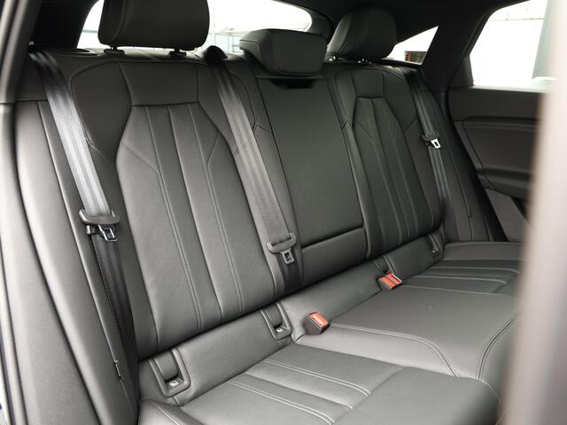 Audi e-tron Q6 S edition 83 kWh | 252 pk | Panoramadak | Tech pro pakket | Bijrijdersscherm | Privacy glas |