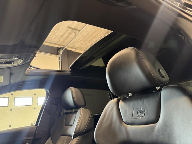 Audi e-tron e-tron 50 quattro 2x S-Line Black Edition 71 kWh | Pano | Afn. trekhaak | Carplay | Adaptive cruise | Stoelverwarming