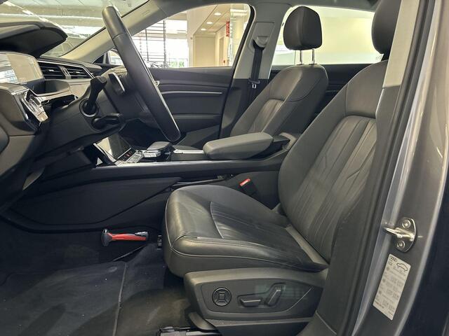 Audi e-tron 55 408pk Quattro Advanced edition Plus 95 kWh · Camera · Panoramadak · Luchtvering · Elek. Voorstoelen · Alarm · Apple/Android Car Play · Navi · 20'' Inch ·