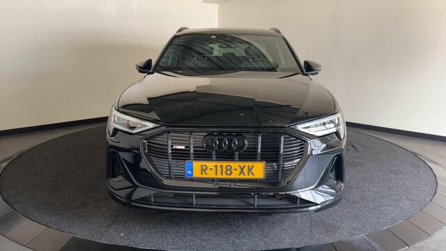 Audi e-tron 55 quattro S edition 95 kWh | Black on Black! | Achteruitrijcamera | Sportstoelen voor met stoelverwarming