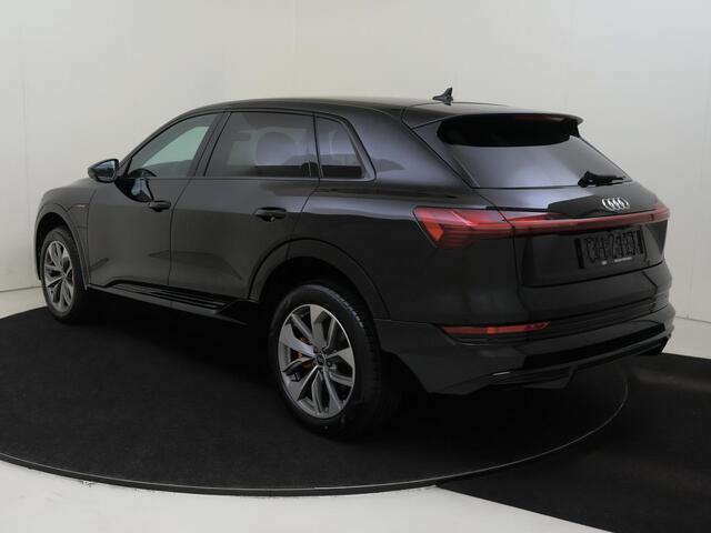 Audi e-tron 55 quattro S edition 95 kWh | Luchtvering | Lederen bekleding | Parkeerassistent | Achteruitrijcamera | Elektrische achterklep | Stoelverwarming | Navigatie Plus |
