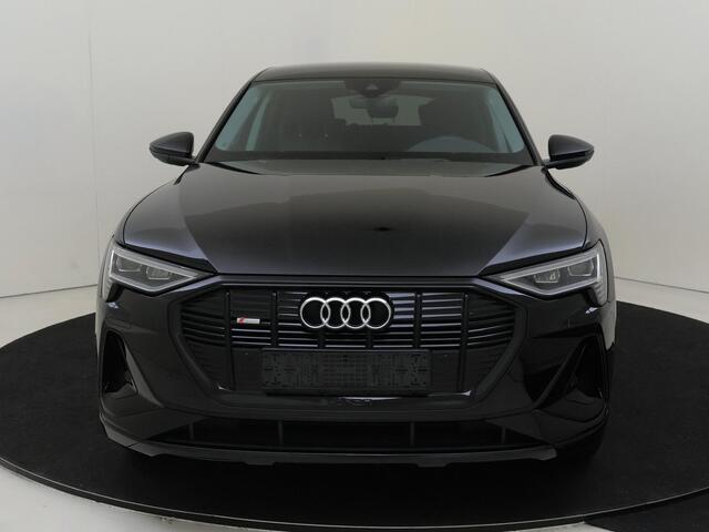 Audi e-tron 55 quattro S edition 95 kWh | Luchtvering | Lederen bekleding | Parkeerassistent | Achteruitrijcamera | Elektrische achterklep | Stoelverwarming | Navigatie Plus |