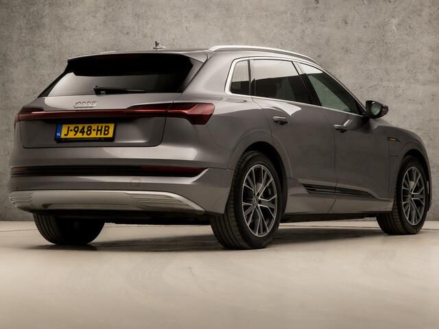Audi e-tron e-tron 50 quattro Launch edition plus 71 kWh 313Pk Automaat (PANORAMADAK, APPLE CARPLAY, GROOT NAVI, LUCHTVERING, CAMERA, LEDER, MEMORY SEATS, STOELVERWARMING, ADAPTIVE CRUISE, NIEUWSTAAT)