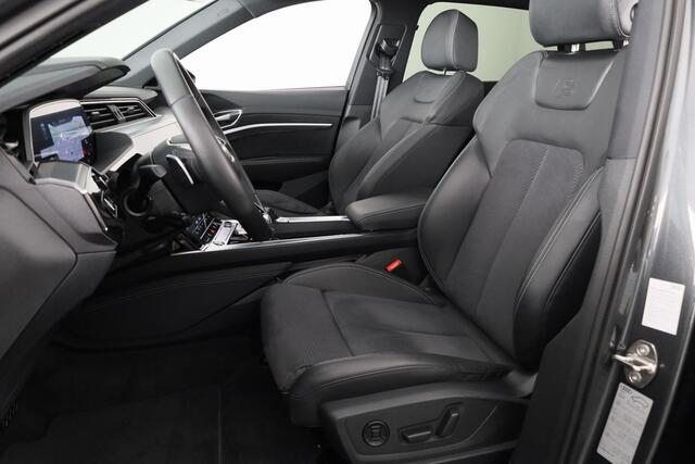 Audi e-tron 55 quattro S-line 95 kWh 408 pk | Navigatie | Panorama dak | Parkeersensoren ( park assist ) | Achteruitrijcamera