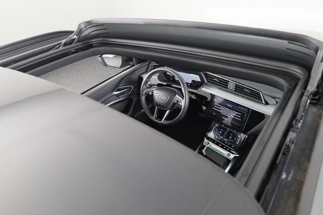 Audi e-tron 55 quattro S-line 95 kWh 408 pk | Navigatie | Panorama dak | Parkeersensoren ( park assist ) | Achteruitrijcamera