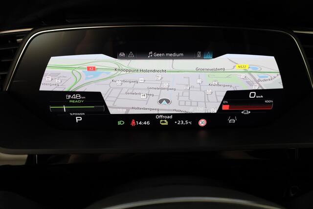 Audi e-tron 55 quattro S-line 95 kWh 408 pk | Navigatie | Panorama dak | Parkeersensoren ( park assist ) | Achteruitrijcamera