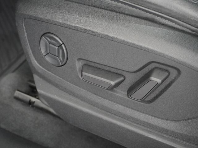 Audi e-tron Luchtvering Elektr.Leer+Memory+Verwarmd Pano-Dak Adap.Cruise Carplay LED Park-Assist PDC-a+V E-tron 20" Elektr.Achterklep 50 Quattro Launch Edition plus 71kWh Level-ride Actieve luidspreker E-Call Audi-Connect Keyless-go PTC SpoorAssist