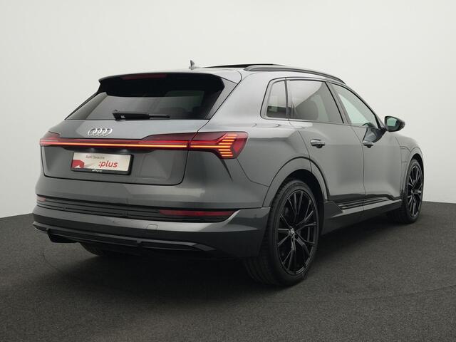 Audi e-tron 50 quattro Launch edition Black 71 kWh 313 pk | Panoramadak | Leder/alcantara | Geheugenstoel | Achteruitrijcamera | Stoelverwarming