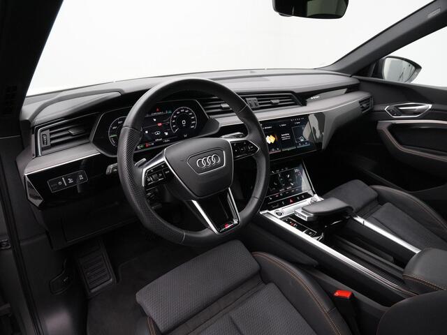 Audi e-tron 55 quattro S-Line Black Edition 95 kWh 408 pk | Panoramadak | Trekhaak | Leder/alcantara (oranje gestikt) | Matrix LED | Achteruitrijcamera | Stoelverwarming