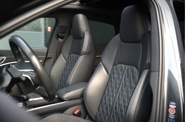 Audi e-tron e-tron 55 quattro advanced 95 kWh S-Line | Panoramadak | RS Seats | Bang & Olufsen | Stoelverwarming | Head-Up Display | 360 Camera | Matrix LED | Luchtvering | Memory Seat | Elektrisch Verstelbare Stoelen | B&O