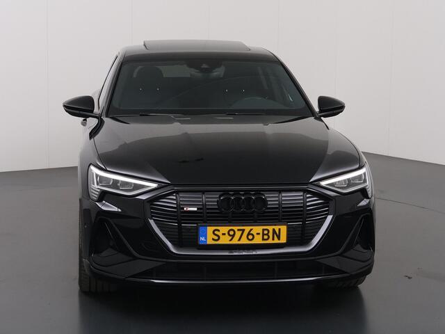 Audi e-tron Sportback 55 quattro S edition 95 kWh | SOH 95% | Ele. verstelbare stoelen + Geheugen | Panoramadak | Luchtvering | Adaptieve Cruise Control | Camera | Standkachel | NL Auto | Incl. Audi eCare 12-2028 | Sportstoelen |