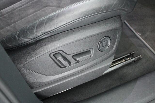 Audi e-tron 55 quattro 95 kWh 408pk SOH 95% Trekhaak 360Camera ACC Keyless Stoelverwarming Memory Navigatie